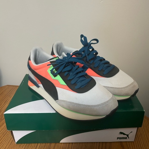 PUMA FUTURE RIDER NEON PLAY - Picture 2 of 5